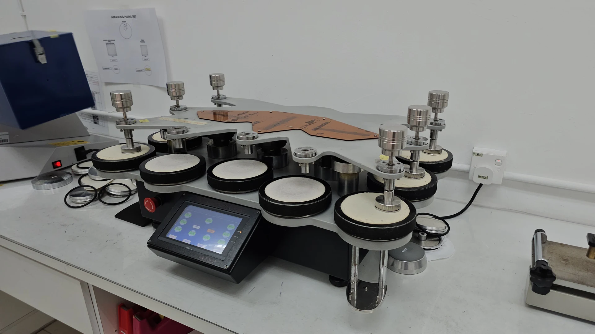 Martindale pilling and abrasion testing equipment